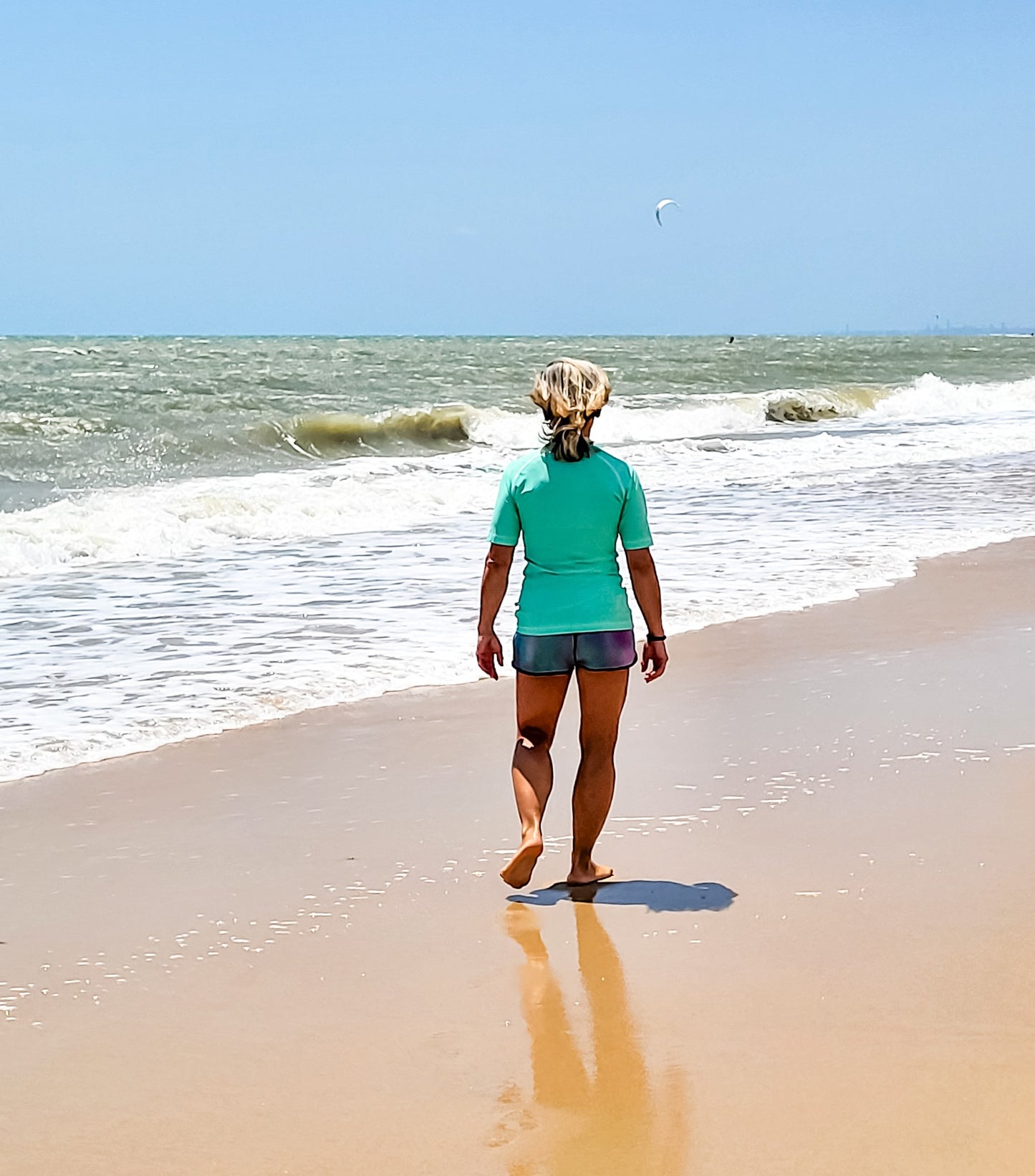 lycra femme manches courtes turquoise vert made in France upf50+ anti uv rashguard top tee shirt fabriqué en France filets de pêche recyclés matière recyclée coresponsable déchets marins protection solaire maximale sans filtre chimique