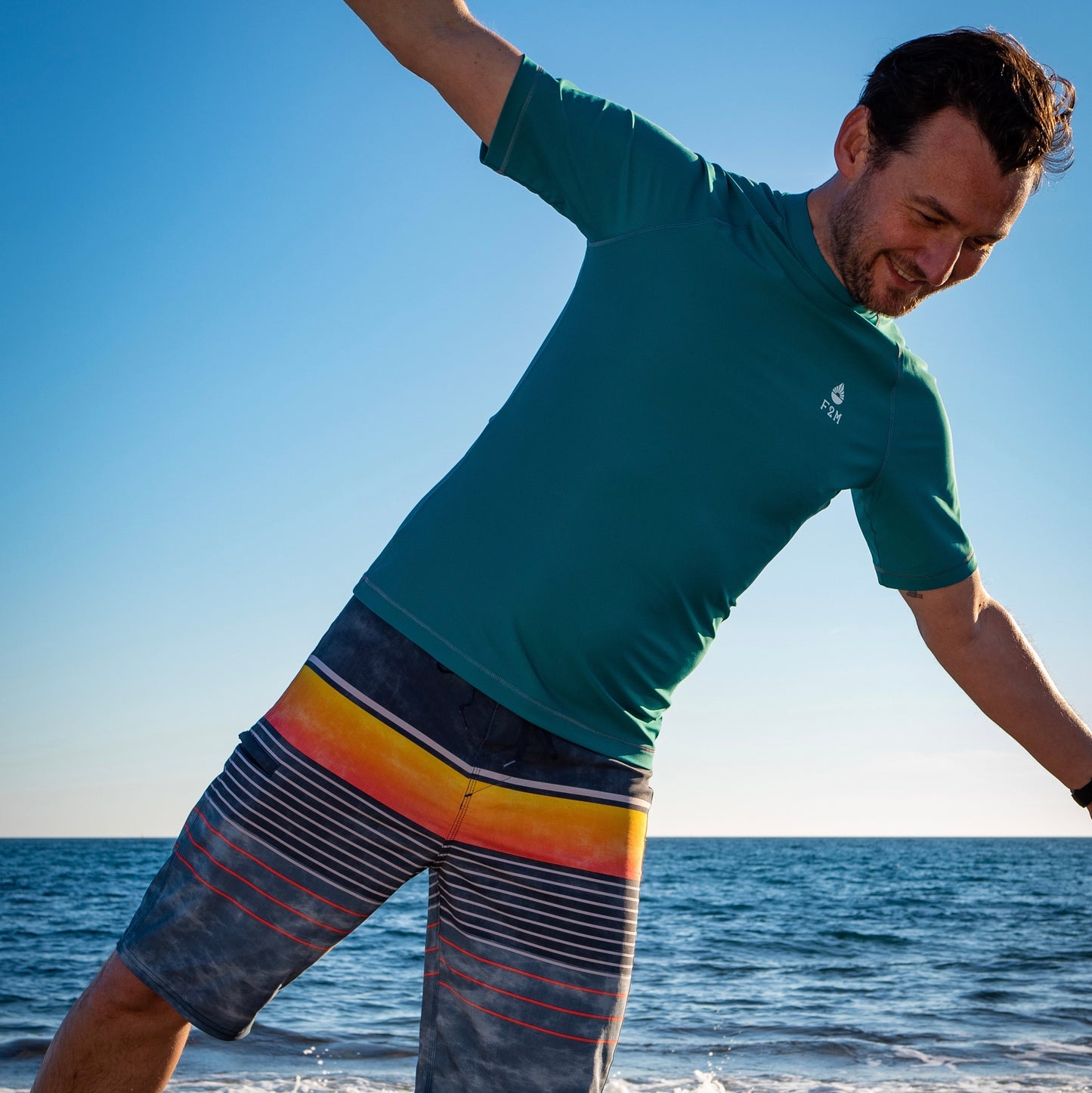 rashguard lycra anti-uv homme manches courtes vert certifié UPF50+ sans additif chimique Made in France à partir de filets de pêche recyclés et autres déchets marins ECONYL fabriqué en France durable écolo, top, maillot, tee-shirt vert  nouveauté Anthony Leydet Zesea