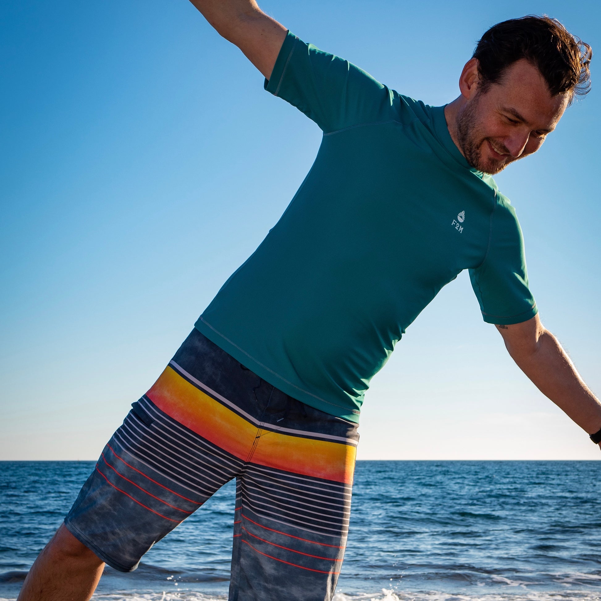 rashguard lycra anti-uv homme manches courtes vert certifié UPF50+ sans additif chimique Made in France à partir de filets de pêche recyclés et autres déchets marins ECONYL fabriqué en France durable écolo, top, maillot, tee-shirt vert  nouveauté Anthony Leydet Zesea