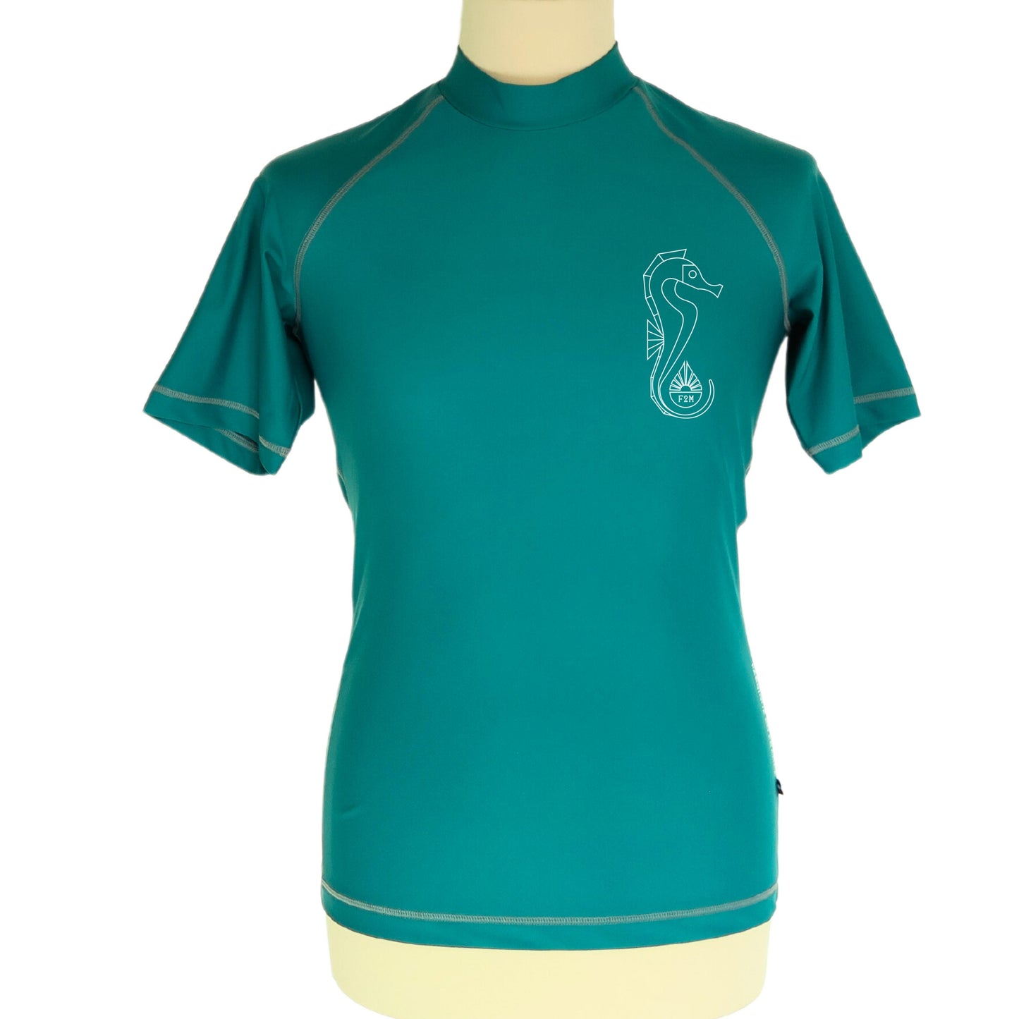 rashguard lycra anti-uv homme manches courtes vert certifié UPF50+ sans additif chimique Made in France à partir de filets de pêche recyclés et autres déchets marins ECONYL fabriqué en France durable écolo, top, maillot, tee-shirt vert hippocampe