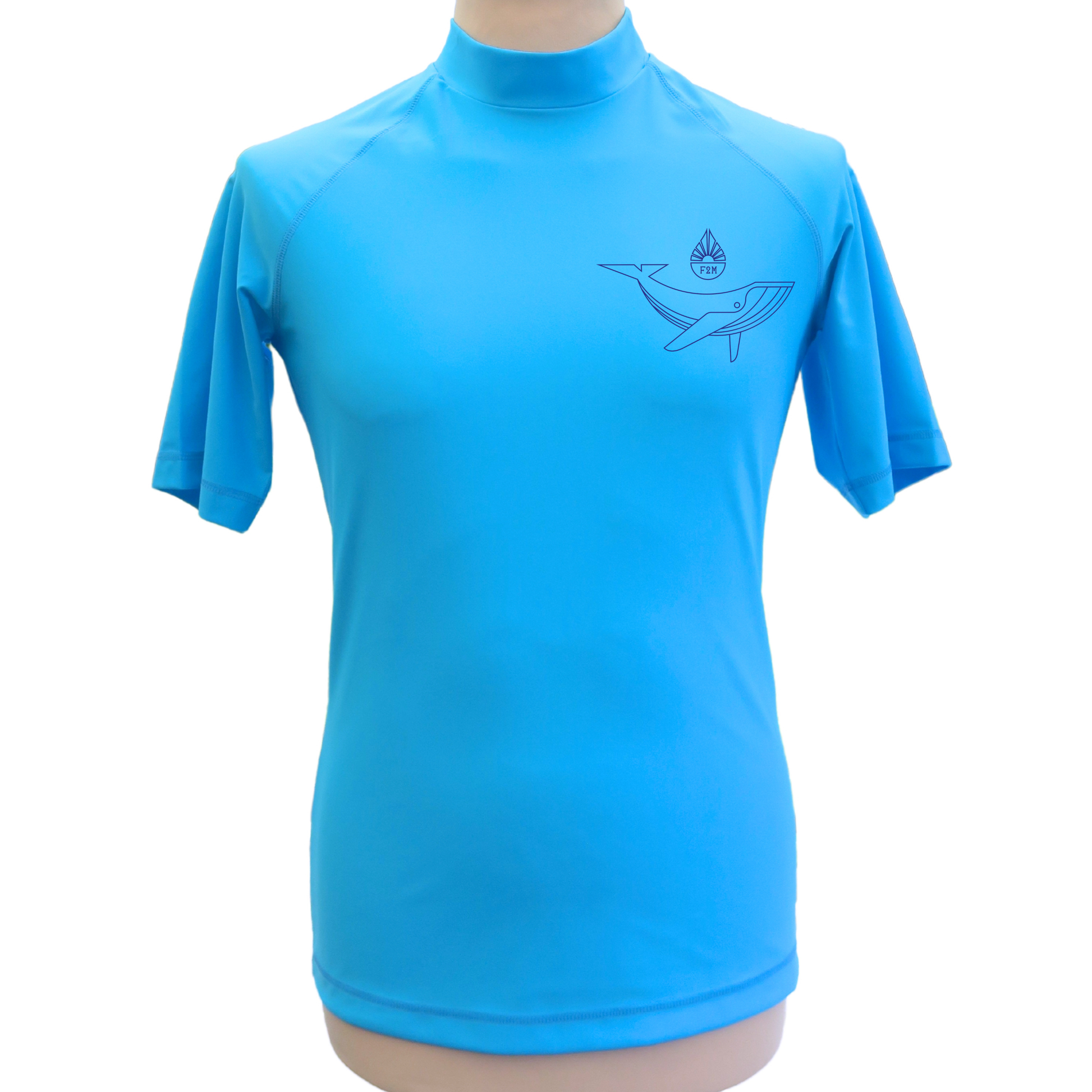 Lycra_homme_MC_bleu_ciel_made_in_France_UPF50_F2M top tee-shirt anti uv manches courtes rashguard filets de peche recyclés protection solaire maximale UPF50+ sans additif chimique ecolo durable sustainable eco responsable top ts maillot baleine whale azur protection ocean adoption coraux
