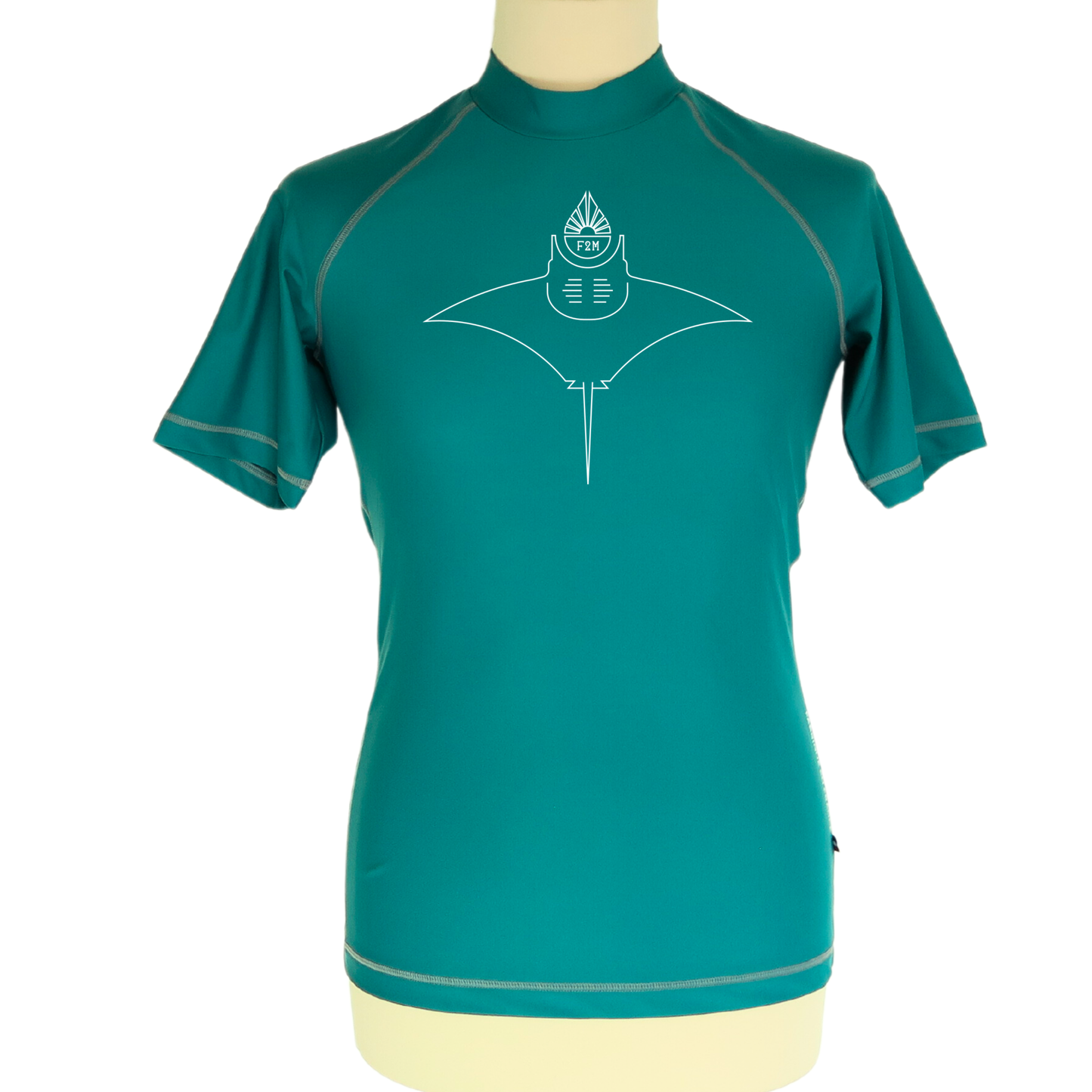 rashguard lycra anti-uv homme manches courtes vert certifié UPF50+ sans additif chimique Made in France à partir de filets de pêche recyclés et autres déchets marins ECONYL fabriqué en France durable écolo, top, maillot, tee-shirt vert raie manta animal marin