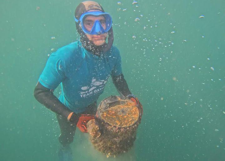 Team_Oxygen_1 eco exploration F2M Marseille ramasse de déchets UPF50+ made in France apnée snorkling