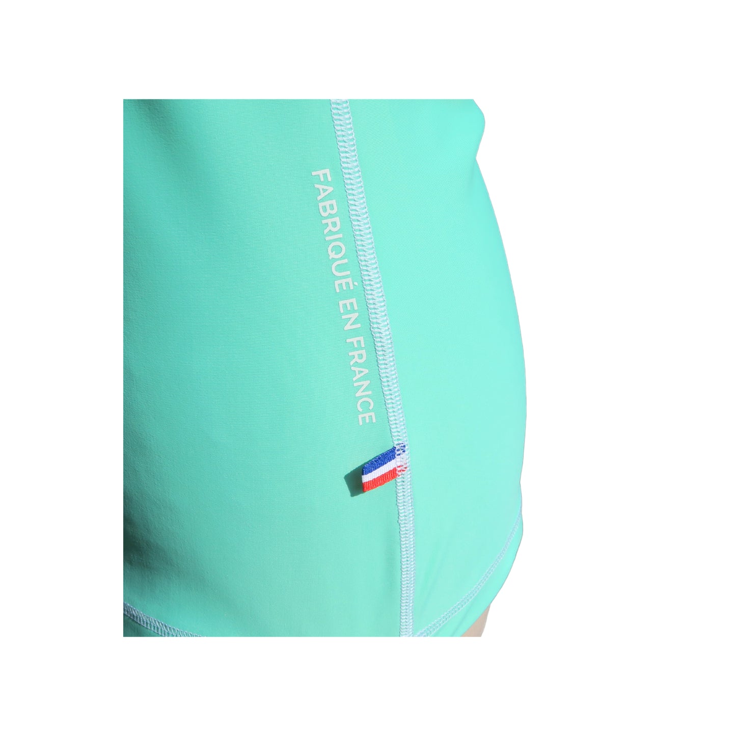 rashguard lycra anti uv femme manches courtes vert d'eau fabriqué en France UPF50+ Made in France avec des filets de pêche recyclés, écolo, durable, top maillot tee-shirt eco responsable F2M coupe moulante drapeau tricolore vraiment fabriqué en France