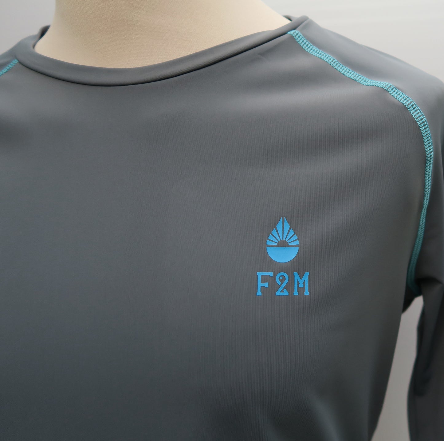 Men grey rashguard made in France from ghostnets